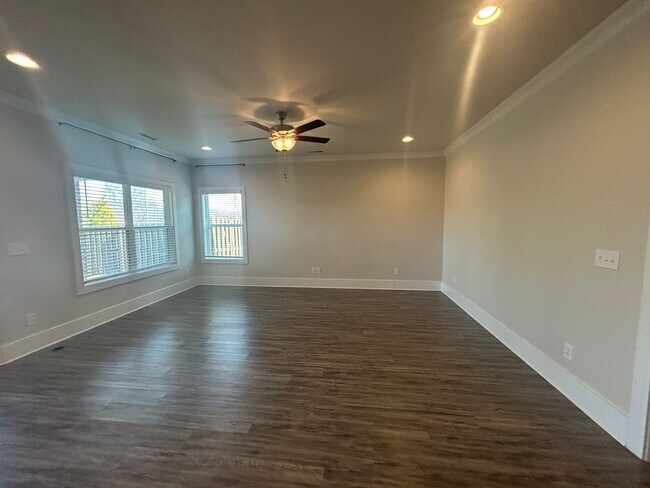 Building Photo - LIMITED TIME DEAL! $350 OFF FIRST MONTH RENT