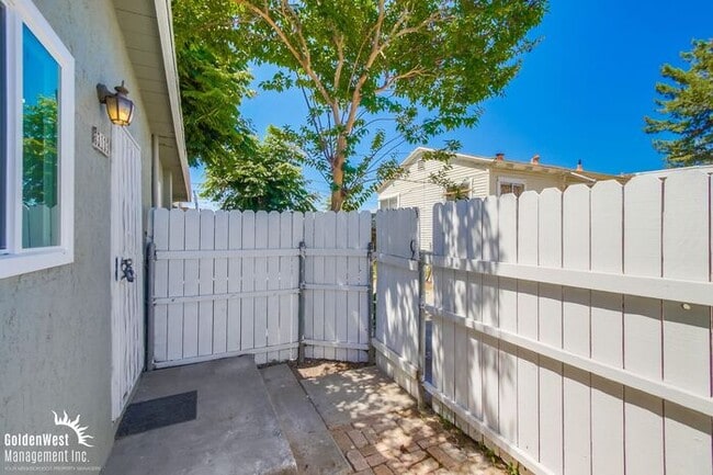Building Photo - Newly Remodeled 4Bdm 2Ba Home Located in t...