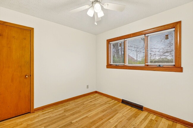 Building Photo - 3637 Sunset Dr