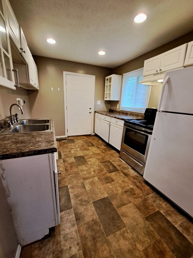 Building Photo - 4161 Mapleleaf Dr