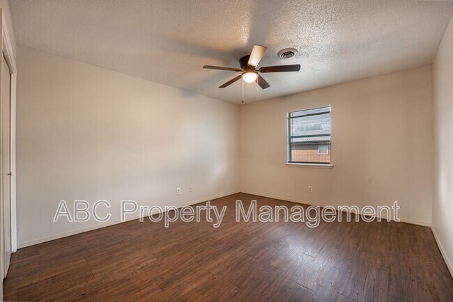 Building Photo - 1603 Juniper Cir