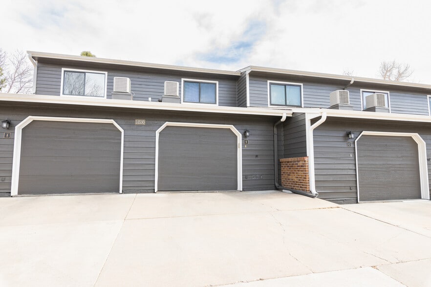Building Photo - 11530 W 70th Plz