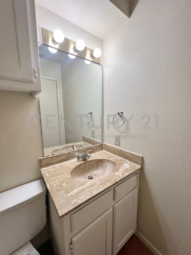 Building Photo - LAST 2 MONTHS RENT FREE!!! Great 2-Story 2/2.5 Condo Close to UNT For Rent!