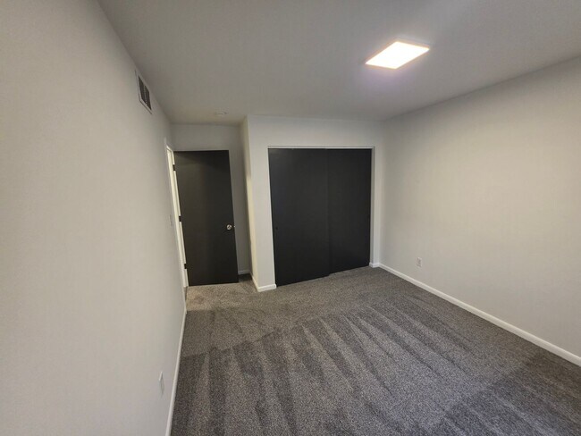 Building Photo - 4209 Defoe Dr