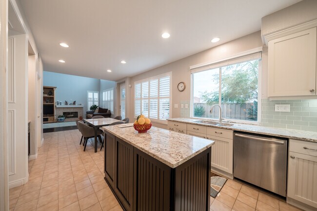 Building Photo - 6655 Hollycrest Ct