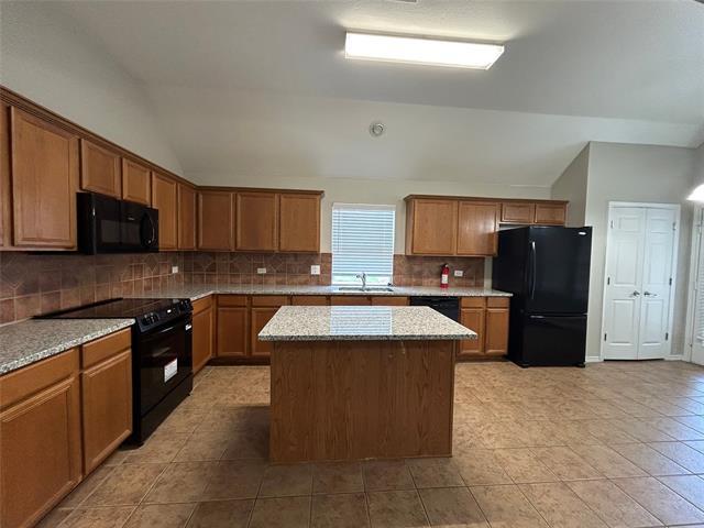 Building Photo - 4215 Glen Garden Dr
