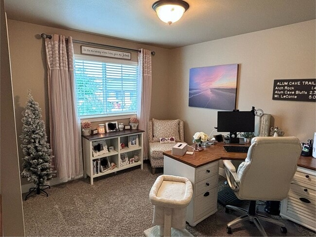 Building Photo - Beautiful West End Home