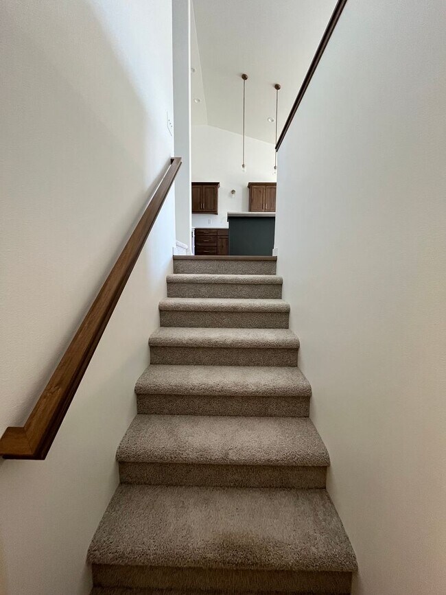 Building Photo - 3 Bed 3 Bath TownHome