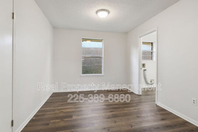 Building Photo - 8933 Baronne Dr