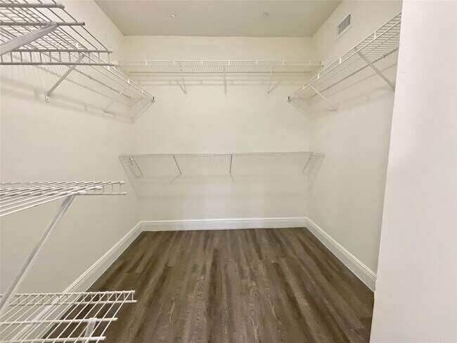 Building Photo - 9357 Ave