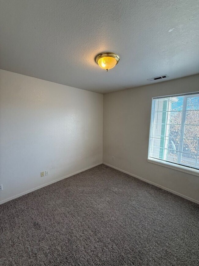 Building Photo - 3014 W Villard St