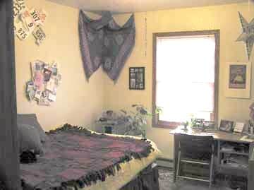 Second upstairs bedroom - 1008 Remington St