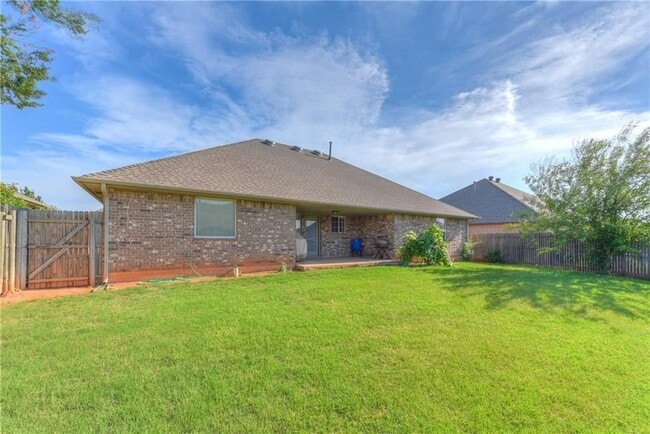 Building Photo - Great Location with Storm Shelter in Brist...