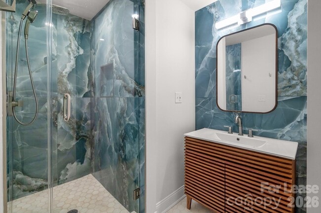 Building Photo - 812 E 18th St