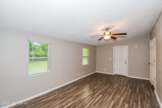 Building Photo - 6533 Burgundy Rd S