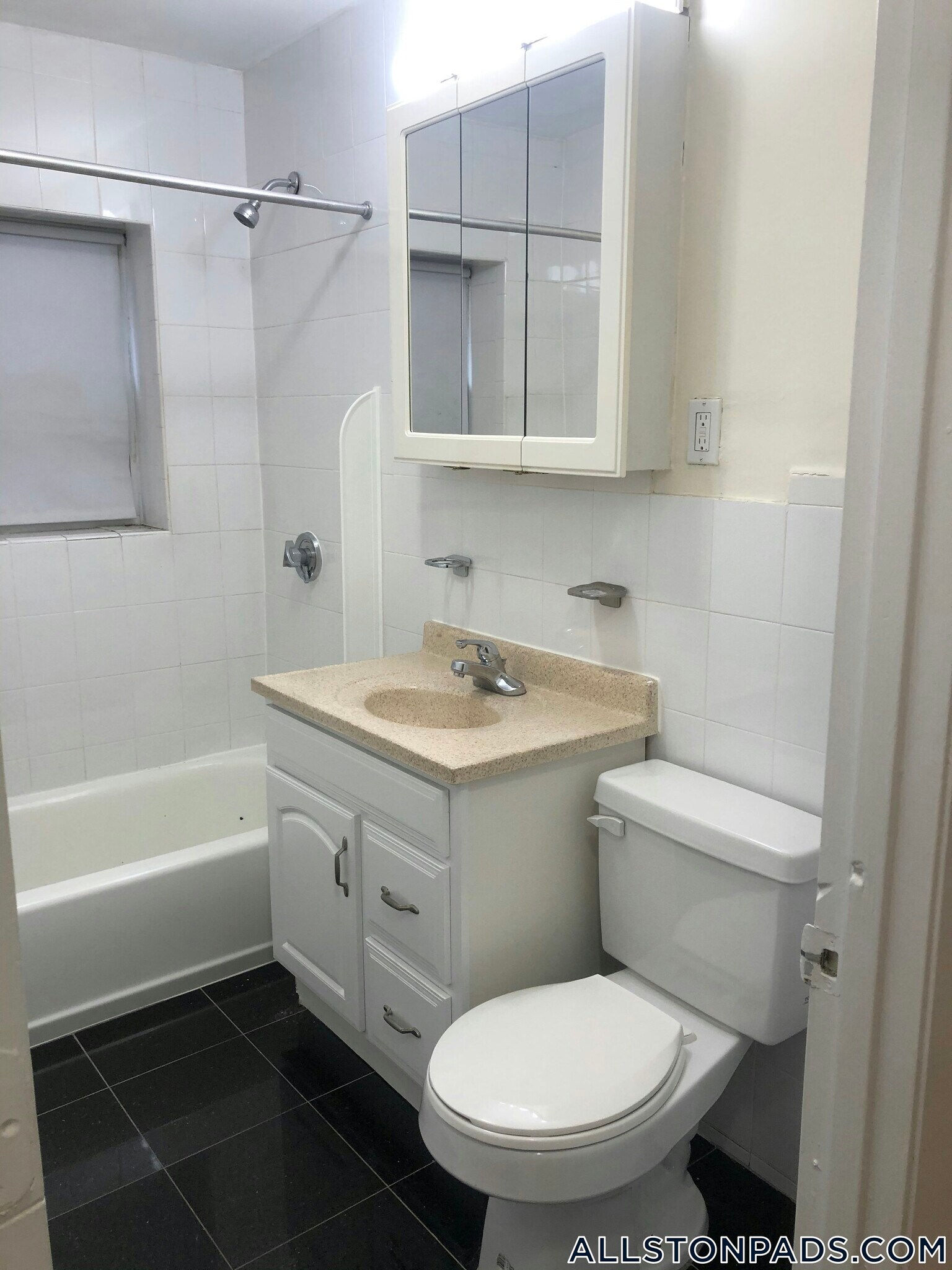 Building Photo - 34 Gardner St