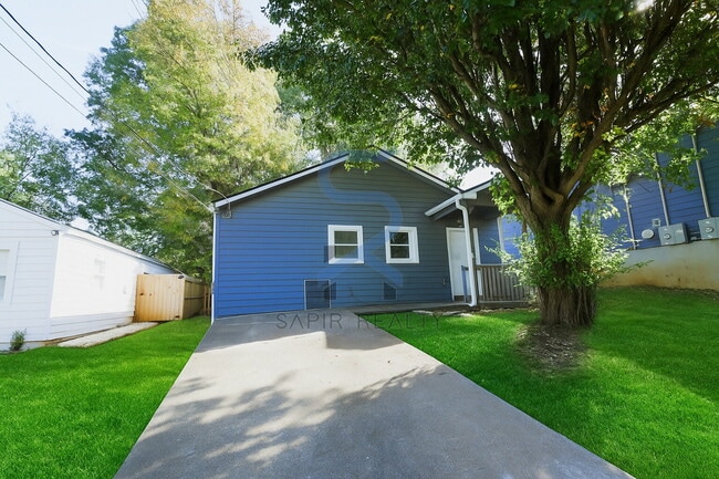 Building Photo - Move in before November 30th and get $100 ...