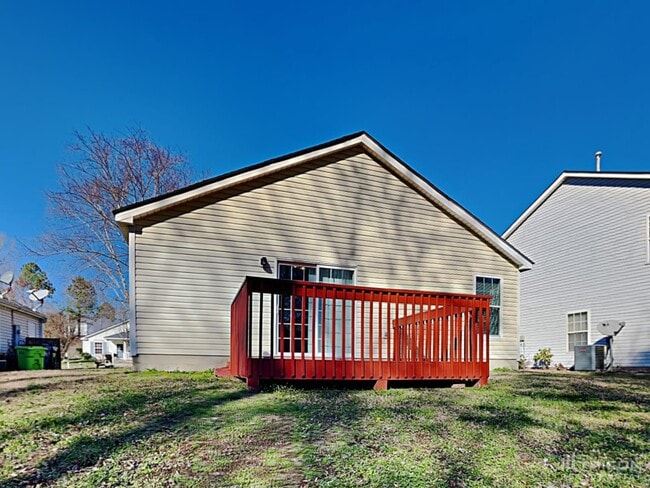 Building Photo - 4844 Silverdene St