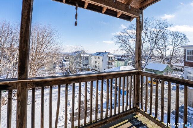 Building Photo - 94 Fairfield Ave