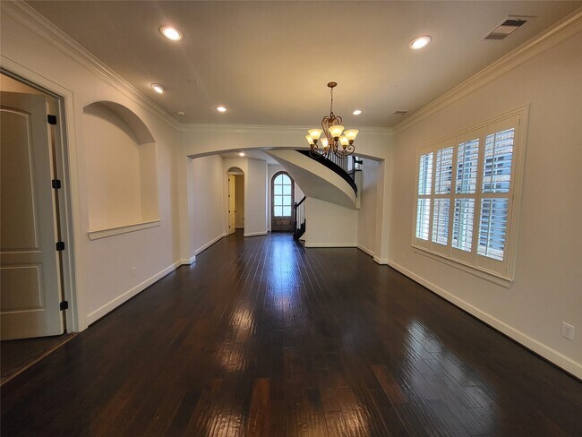 Building Photo - 8811 Van Allen Dr