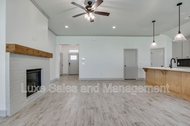 Building Photo - 6133 Frankie Lynn Ln