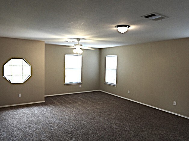 Building Photo - 360 Whispering Hollow Dr