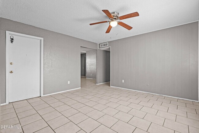 Building Photo - 5712 Longview Dr