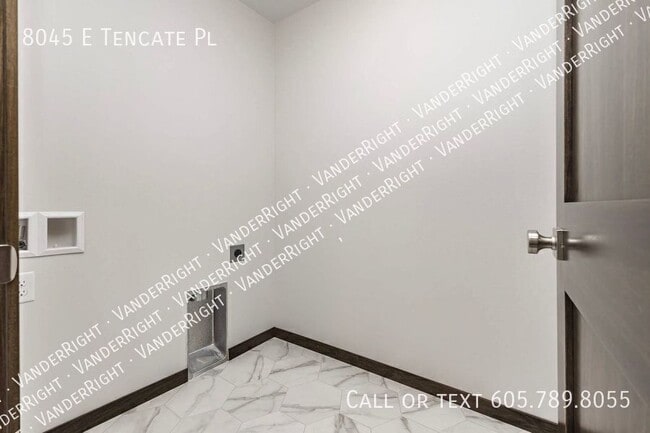 Building Photo - 8045 E Tencate Pl