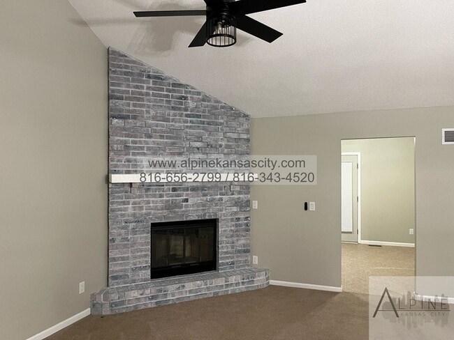Building Photo - 2 Units Available Across from Congress Mid...