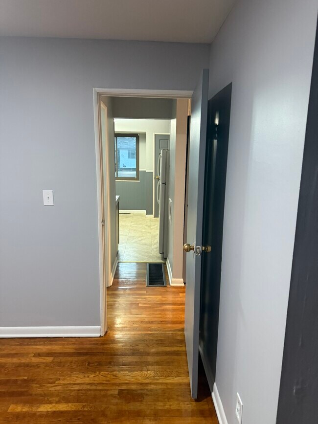 Building Photo - 1894 Pannell Ave