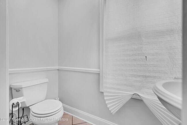 Building Photo - 1205 Roseld Ave