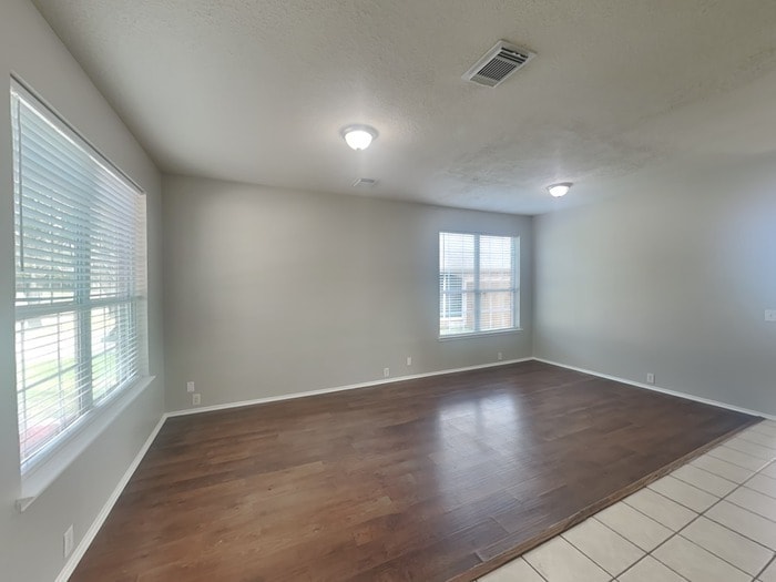 Building Photo - 18810 Woodglen Shadows Dr