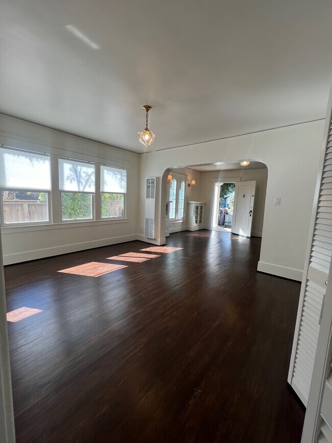 Living / Dining Rooms - 810 Crestmoore Pl