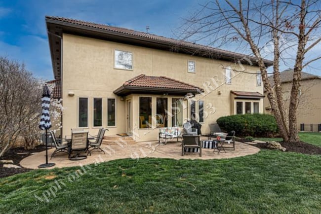 Building Photo - Gorgeous 5 Bed 5 Bath Home in Olathe-Avail...