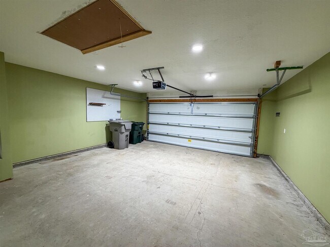 Building Photo - 7836 Lakeside Oaks Dr