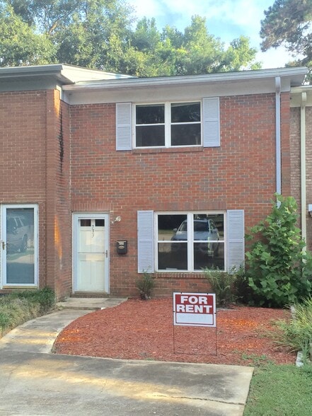 Building Photo - 733 E College Ave