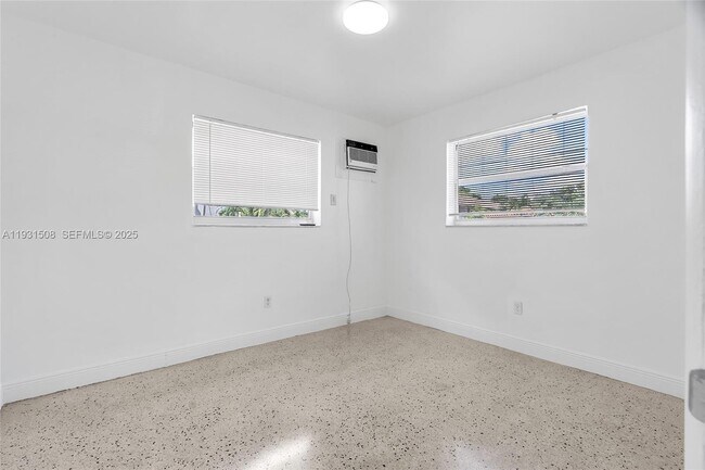 Building Photo - 644 SW 10th St