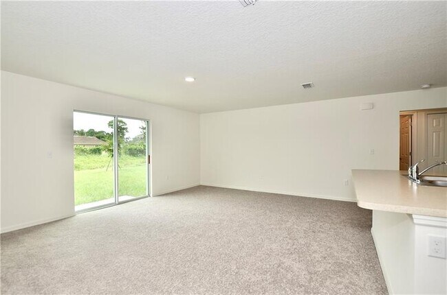 Building Photo - 1426 SW Merchant Ln