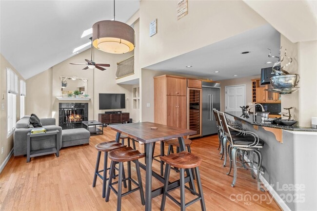 Building Photo - 709 Normandy Rd