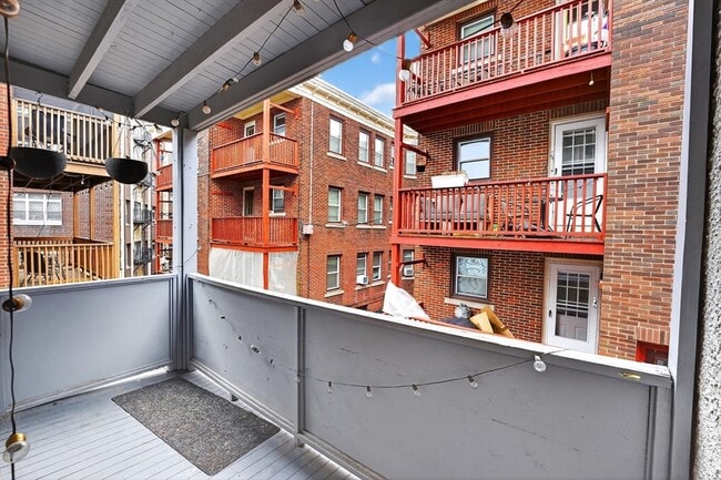 Building Photo - 25 Main St