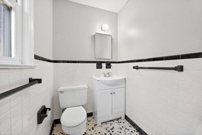 Building Photo - 1321 Briarfield Ave