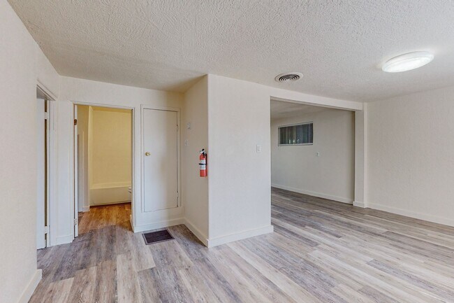 Building Photo - 721 Santa Fe Ave SW