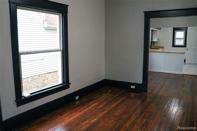 Building Photo - 618 Clinton St