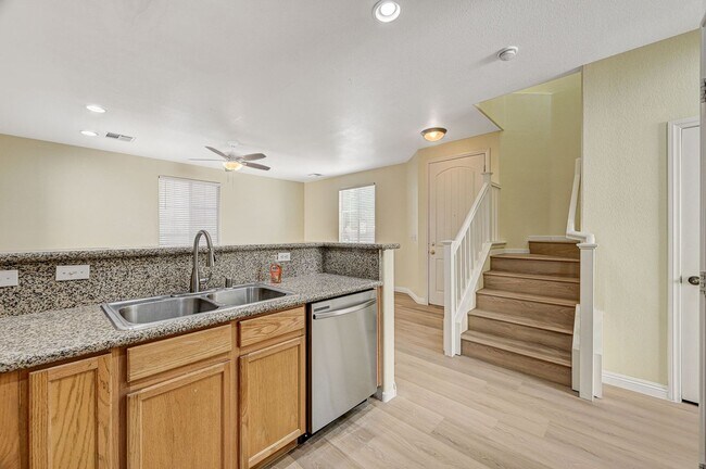 Building Photo - Southern Terrace Single Family Home