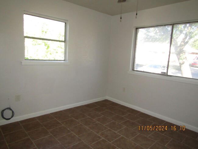 Building Photo - Newly renovated! $200 off First Full month...