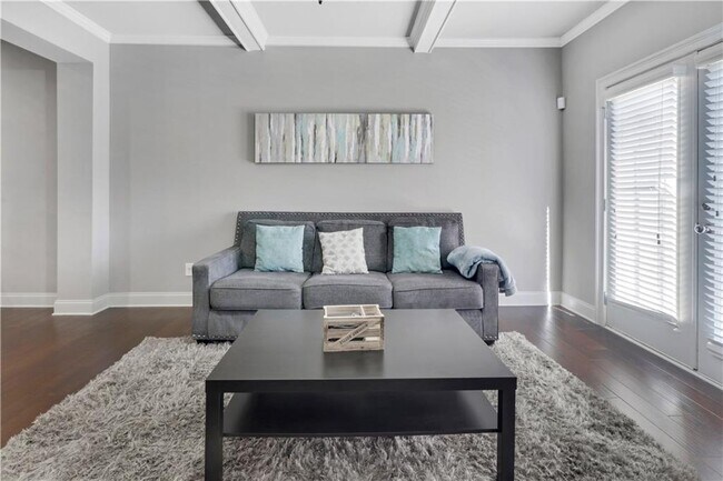 Building Photo - 5084 Whiteoak Terrace SE