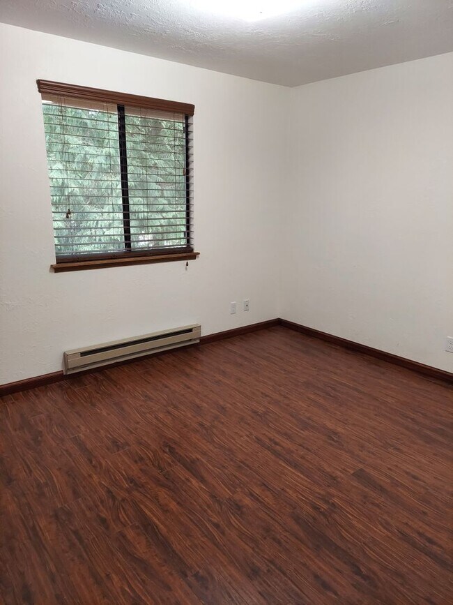 Building Photo - 50-54 NW Lopez Ln