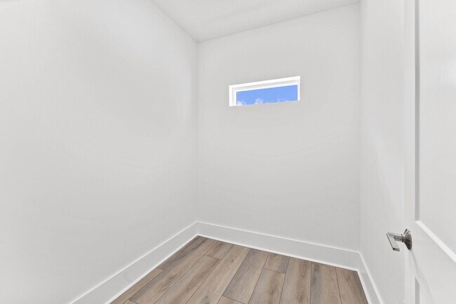Building Photo - 70 Oakley Ct