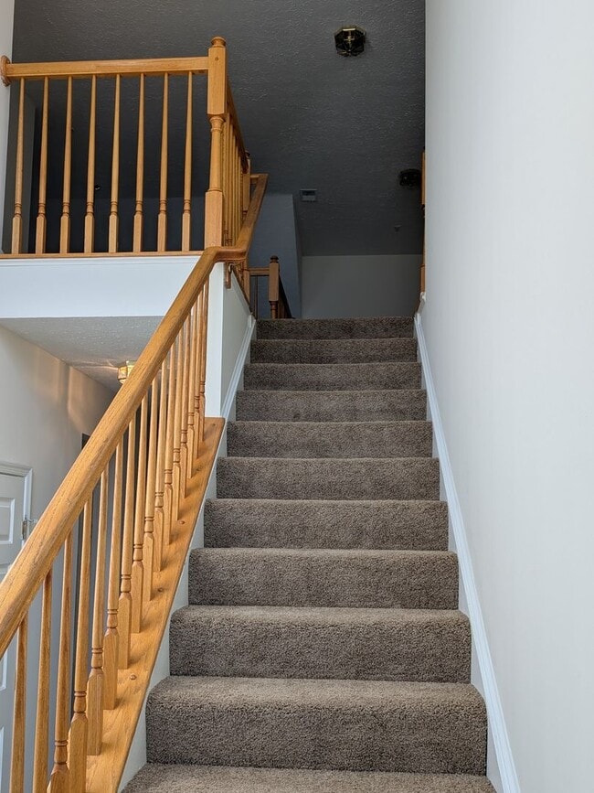 Building Photo - THE VILLAS AT HOLLYWOODS