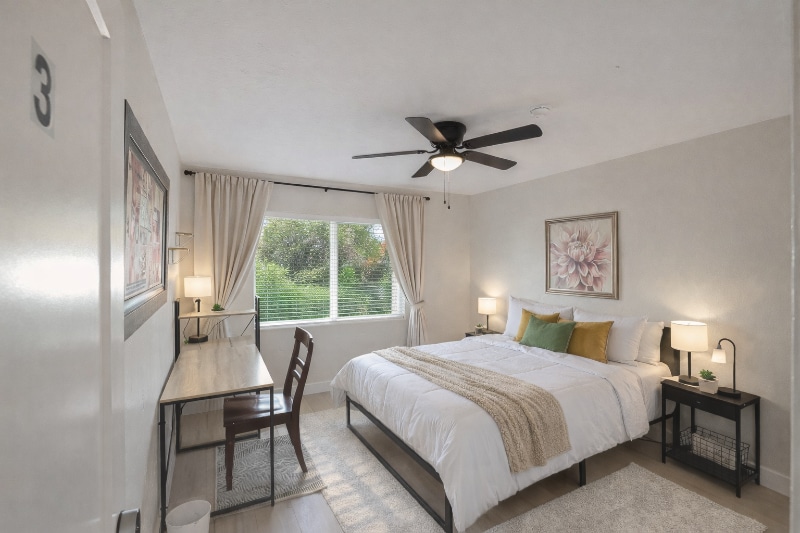 Building Photo - 5827 W Vista Ave